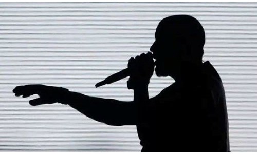 DRAKE AYNI ANDA ÜÇ ALBÜM YAYINLADI